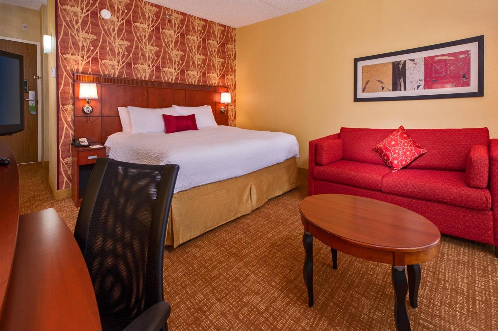 Courtyard By Marriott Richmond West Hotel Dumbarton Екстериор снимка