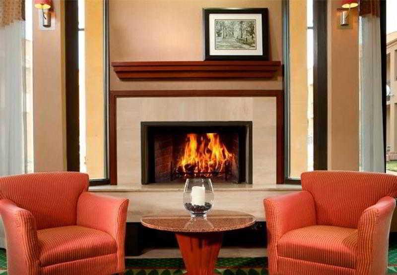 Courtyard By Marriott Richmond West Hotel Dumbarton Екстериор снимка