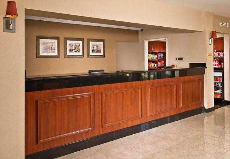 Courtyard By Marriott Richmond West Hotel Dumbarton Интериор снимка